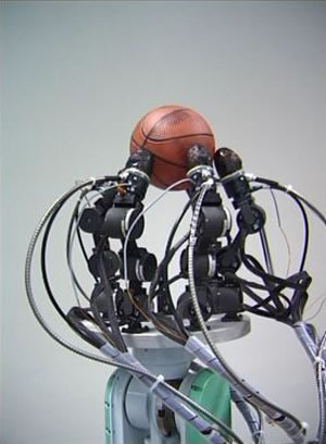 Prof. Liu Yun-hui’s multi-fingered robotic hand can stably grasp things of different shapes