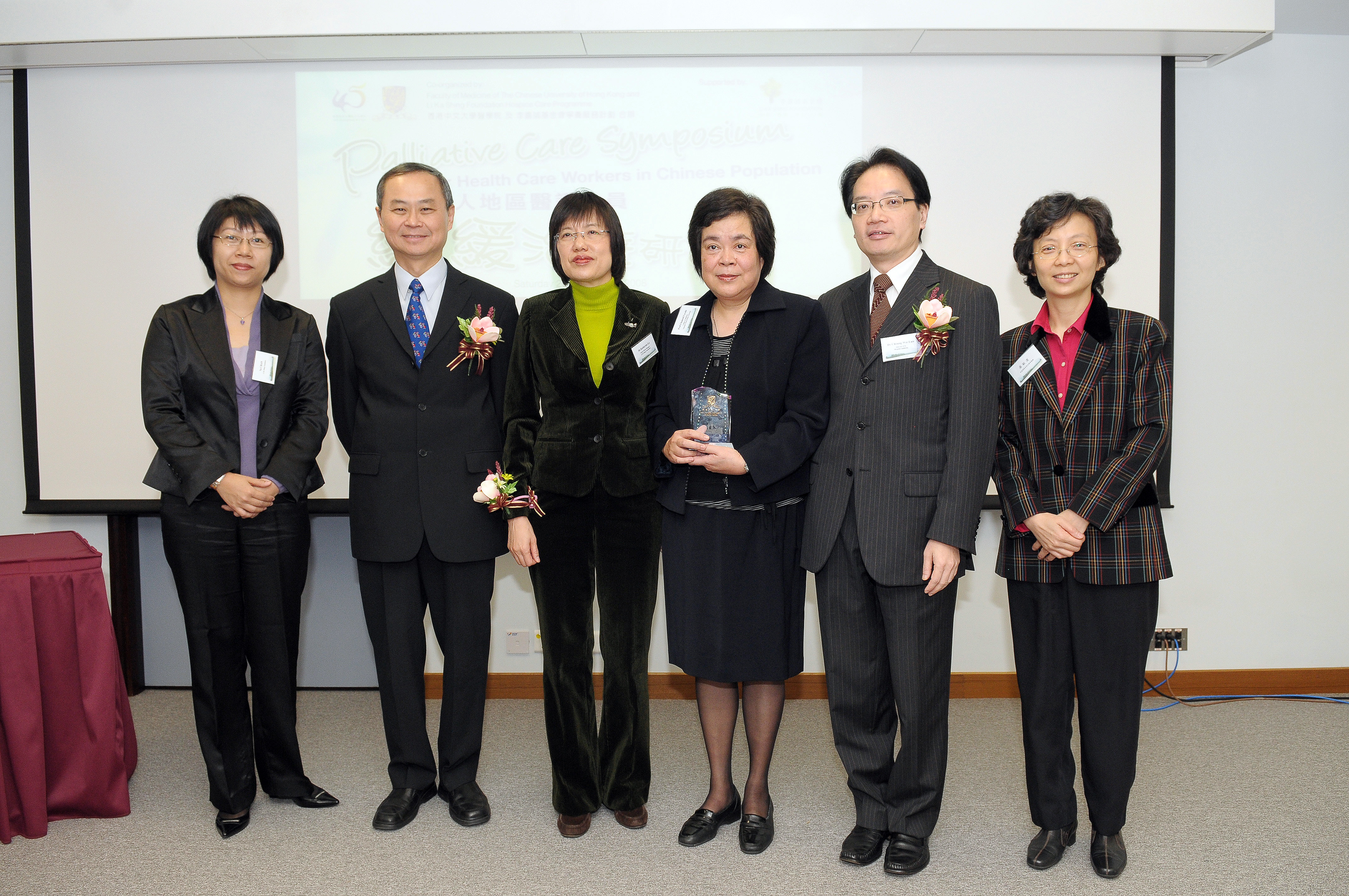 Professor T F Fok (second from left), Dean, Faculty of Medicine of The Chinese University of Hong Kong; Professor Chantal Co-shi Chao (third from right), Professor, College of Medicine, National Cheng Kung University; Dr Cheung Wai Lun, Director (Cluster Services) (second from right), Hospital Authority; and representatives from Li Ka Shing Foundation attended the opening ceremony