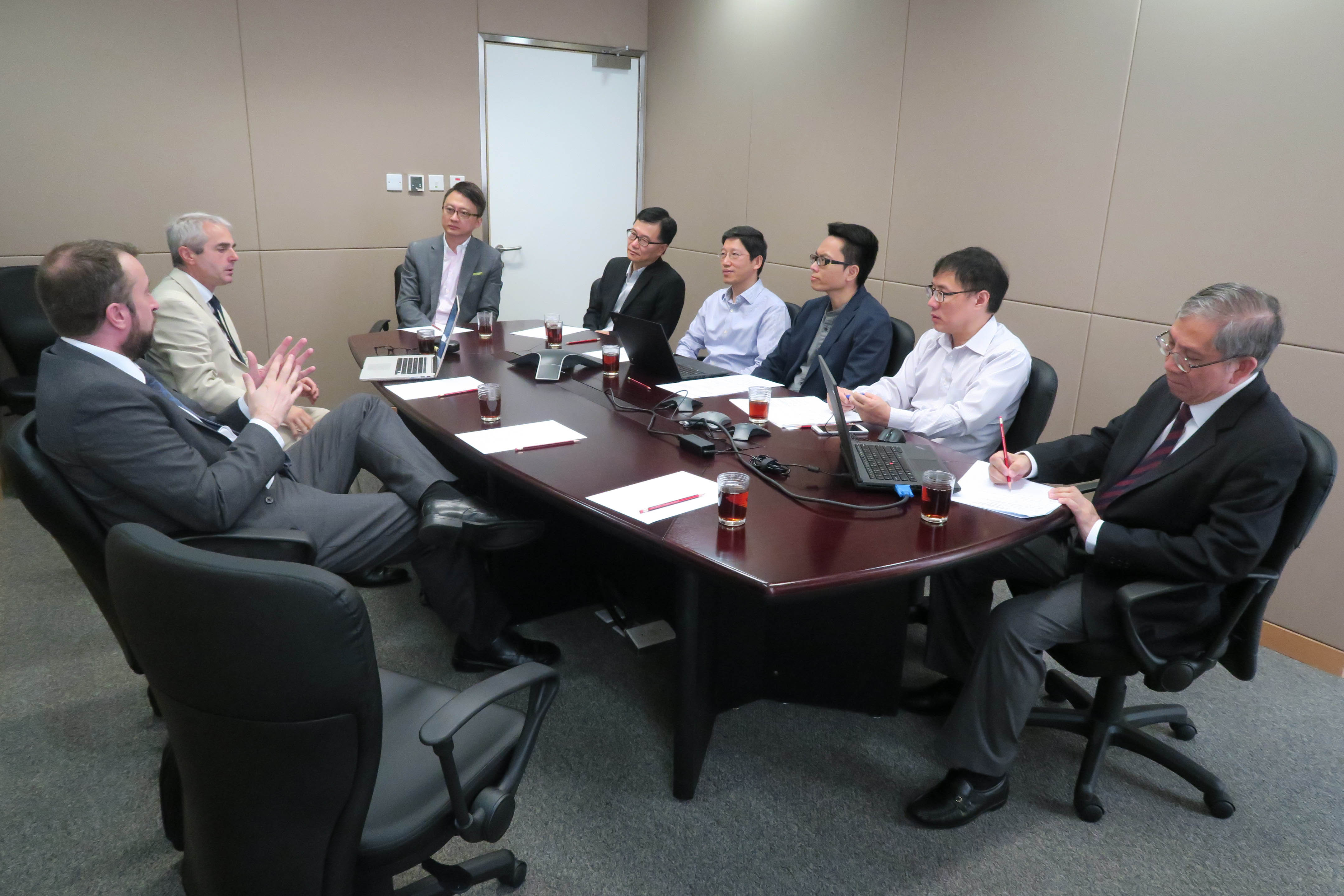 The delegation meets with Prof. Francis Chan (3rd from left), Dean of Medicine, Prof. Chan Wai-yee (1st from right), SBS Director, and representatives from our School