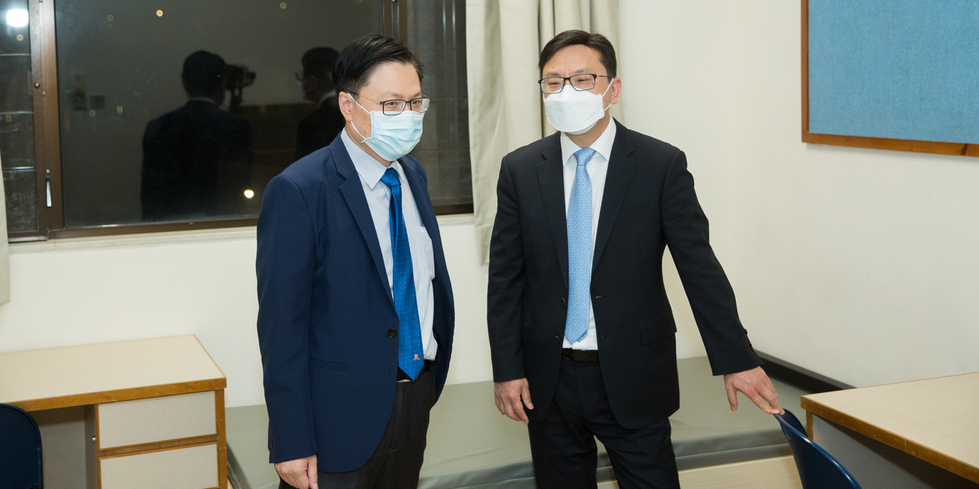 Chris Sun (right) and Professor Ko Wing-hung, University Dean of Students and Warden of Ying Lin Tang, visit the dormitory Sun stayed during his time at CUHK