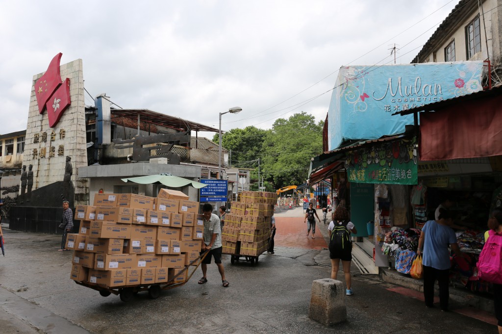 Logs of daily goods keep entering Chung Ying Street every day