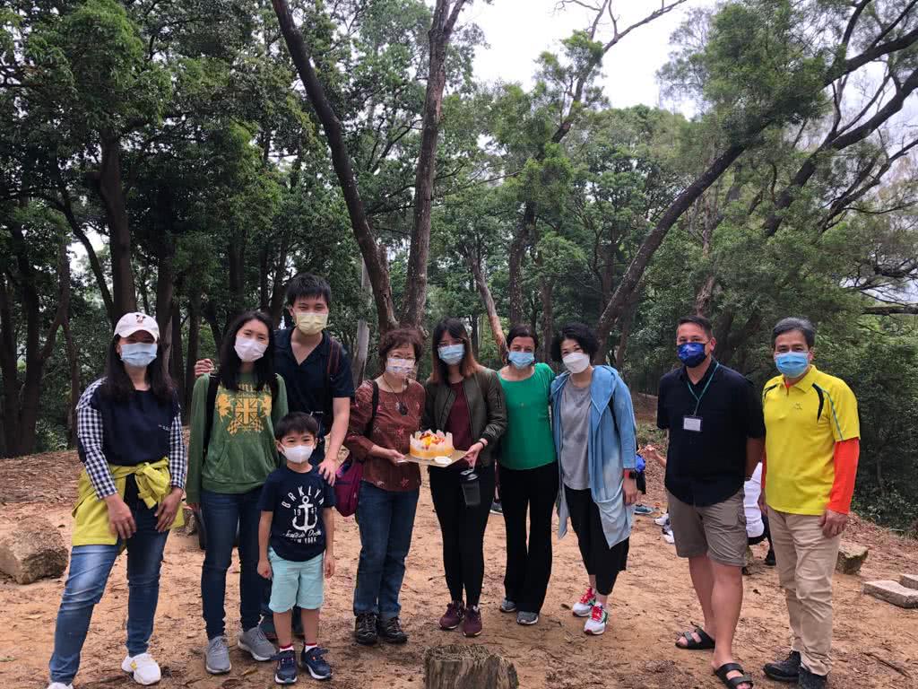 德诗婷教授已于本年度三月到达香港,完成隔离,并和其跨越时区的学生实体相聚,相片摄于香港道风山。