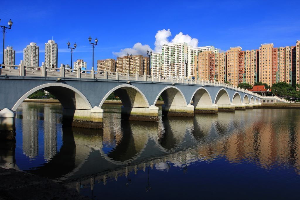 Bridge cultural differences with modern languages