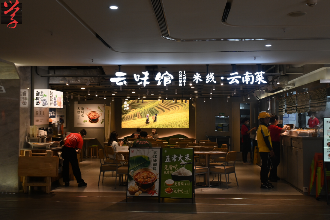 雲味館副店長指出,無人機外賣只是多了一種外賣方式,對商家而言並沒有帶來外賣訂單量的顯著提升。「大學線」無人機穿梭城市中 外賣從天而降
